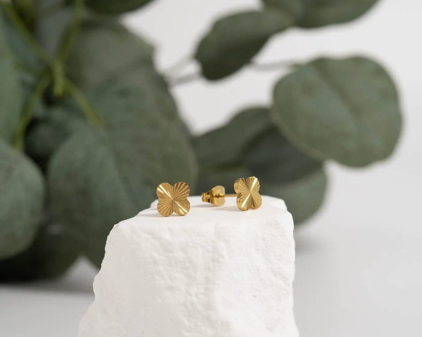 Lucky Girl Clover stud